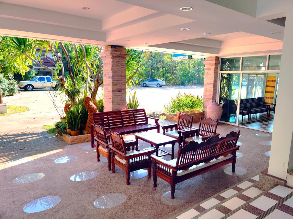 Thong Paeka Hotel Prasat Exteriör bild