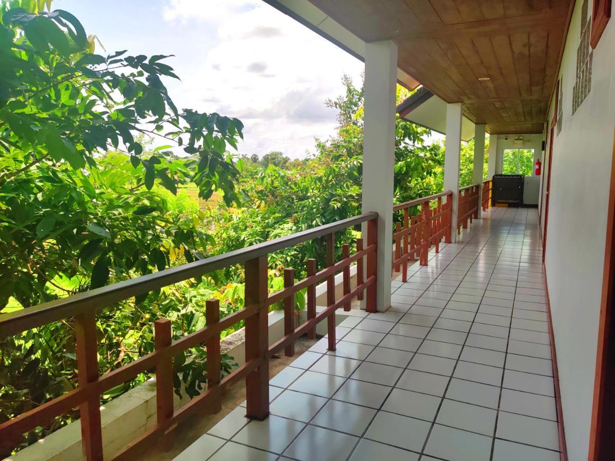 Thong Paeka Hotel Prasat Exteriör bild