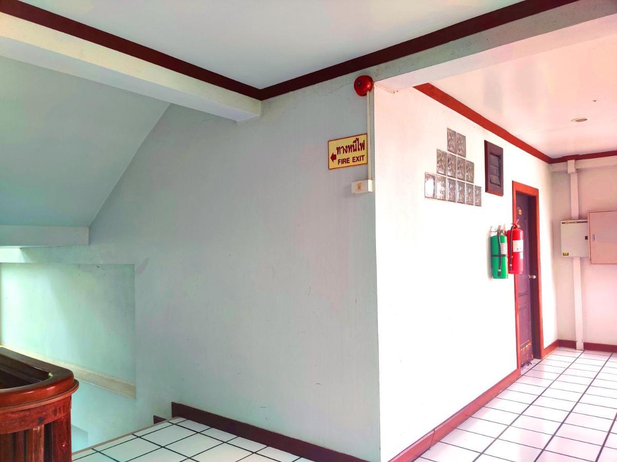 Thong Paeka Hotel Prasat Exteriör bild
