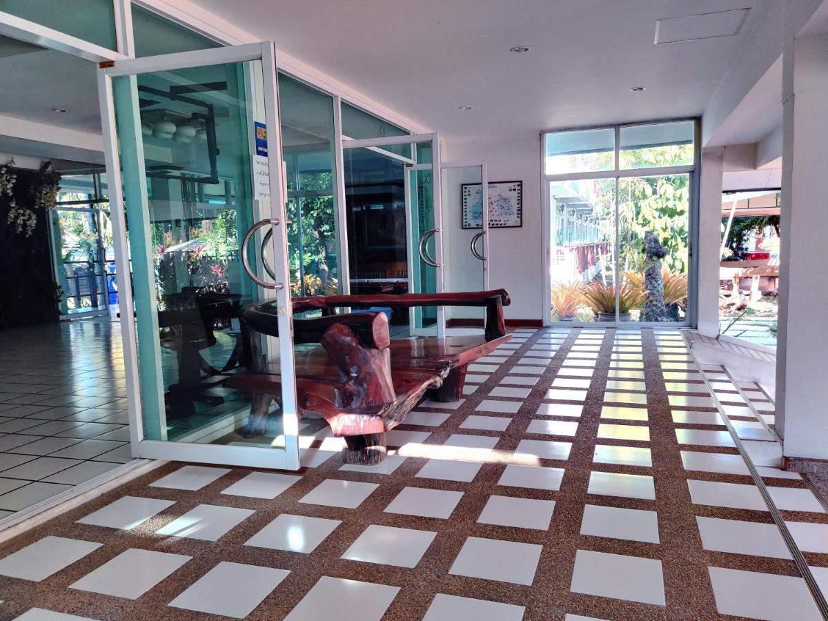Thong Paeka Hotel Prasat Exteriör bild