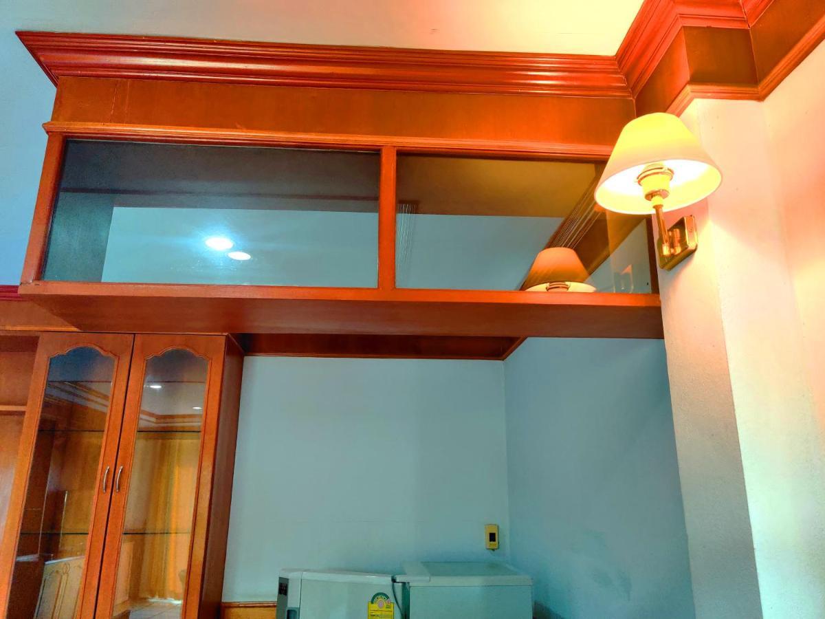 Thong Paeka Hotel Prasat Exteriör bild