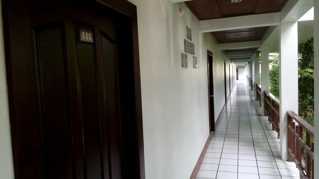 Thong Paeka Hotel Prasat Exteriör bild