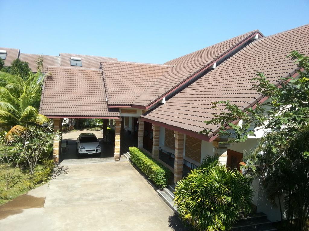 Thong Paeka Hotel Prasat Exteriör bild