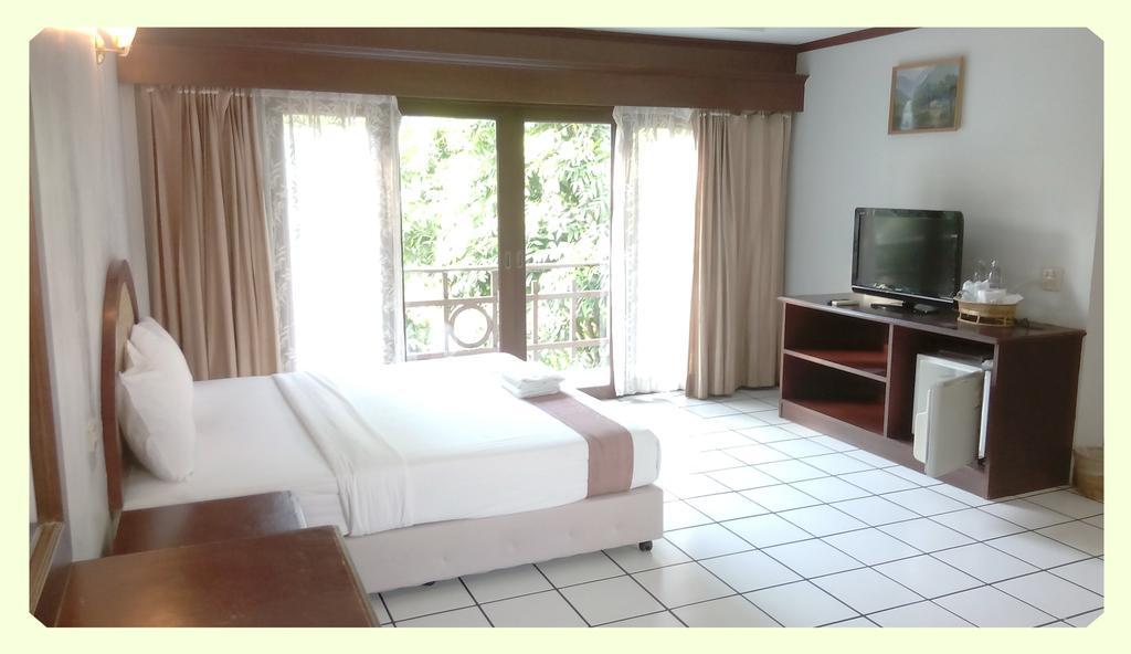 Thong Paeka Hotel Prasat Rum bild