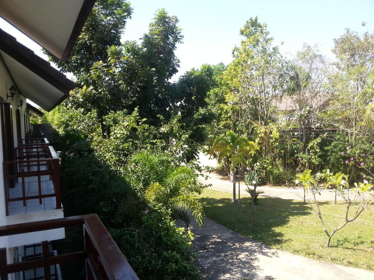 Thong Paeka Hotel Prasat Exteriör bild